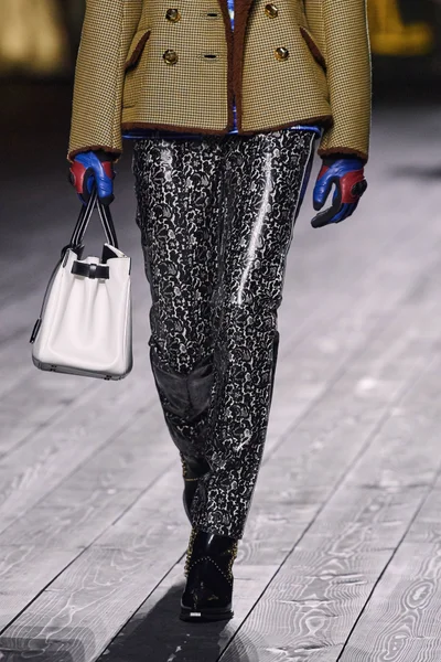 Look 54